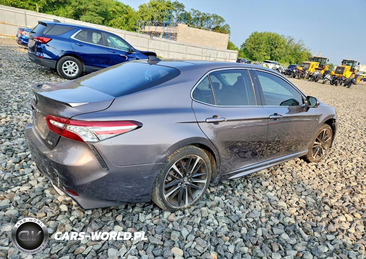 2018 Toyota Camry Xse VIN:4T1B61HK8JU042098 - 3