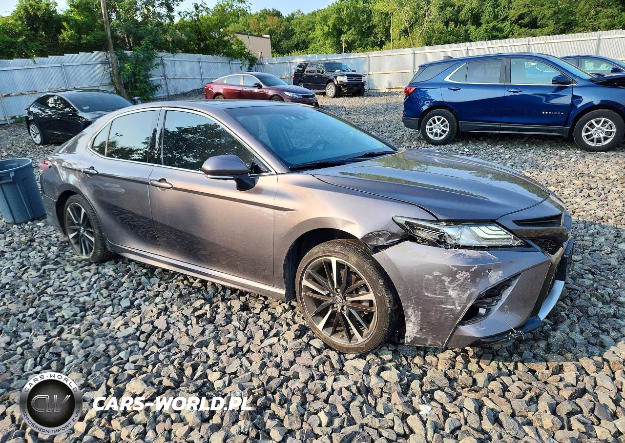 2018 Toyota Camry Xse VIN:4T1B61HK8JU042098 - 4
