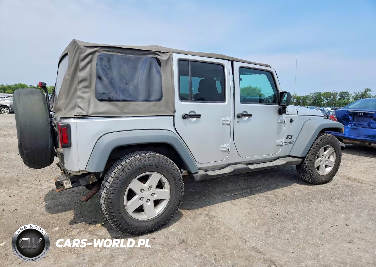 2008 Jeep Wrangler Unlimited X VIN:1J4GA391X8L545197 - 3