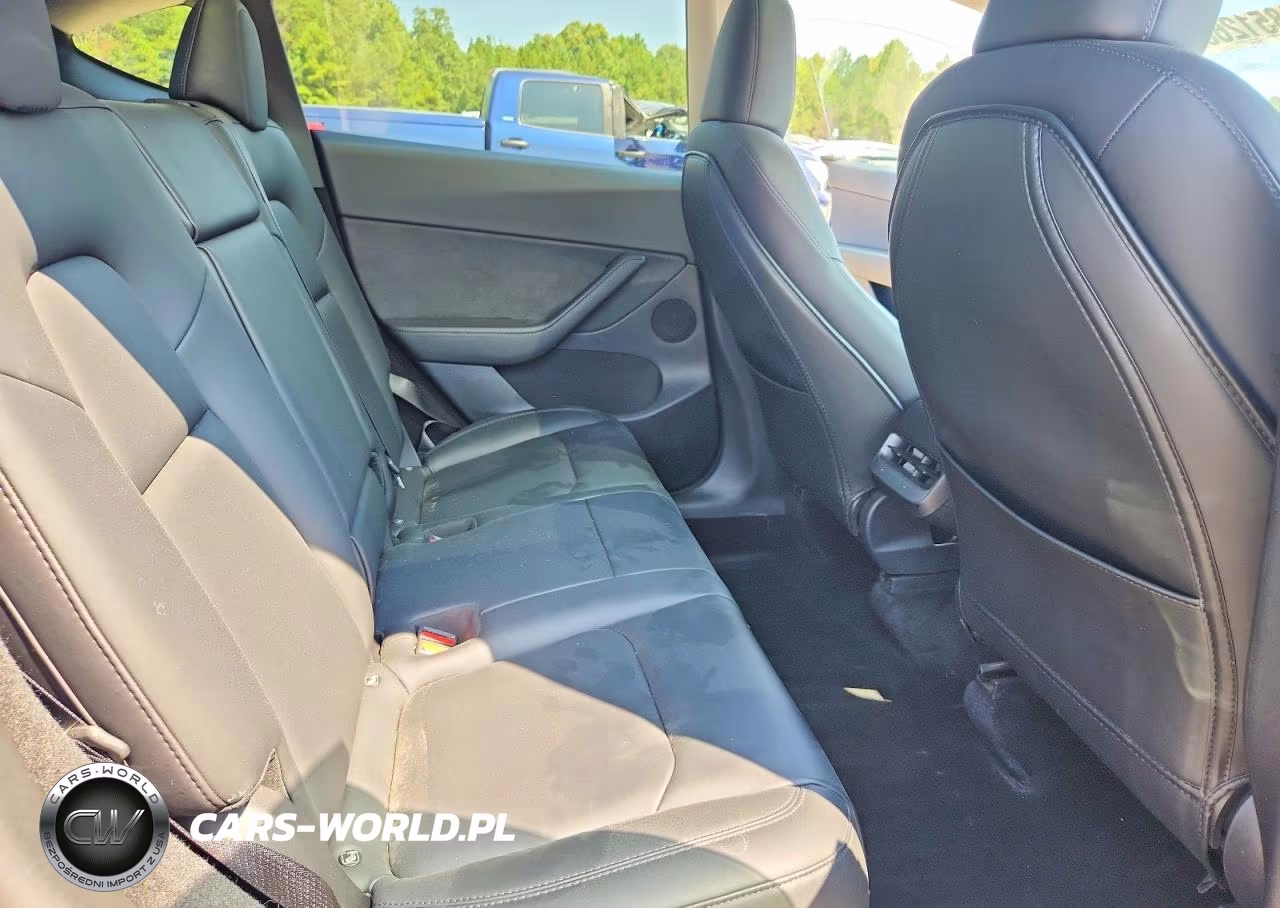 2022 Tesla Model Y VIN:7SAYGDEE9NA009363 - 10