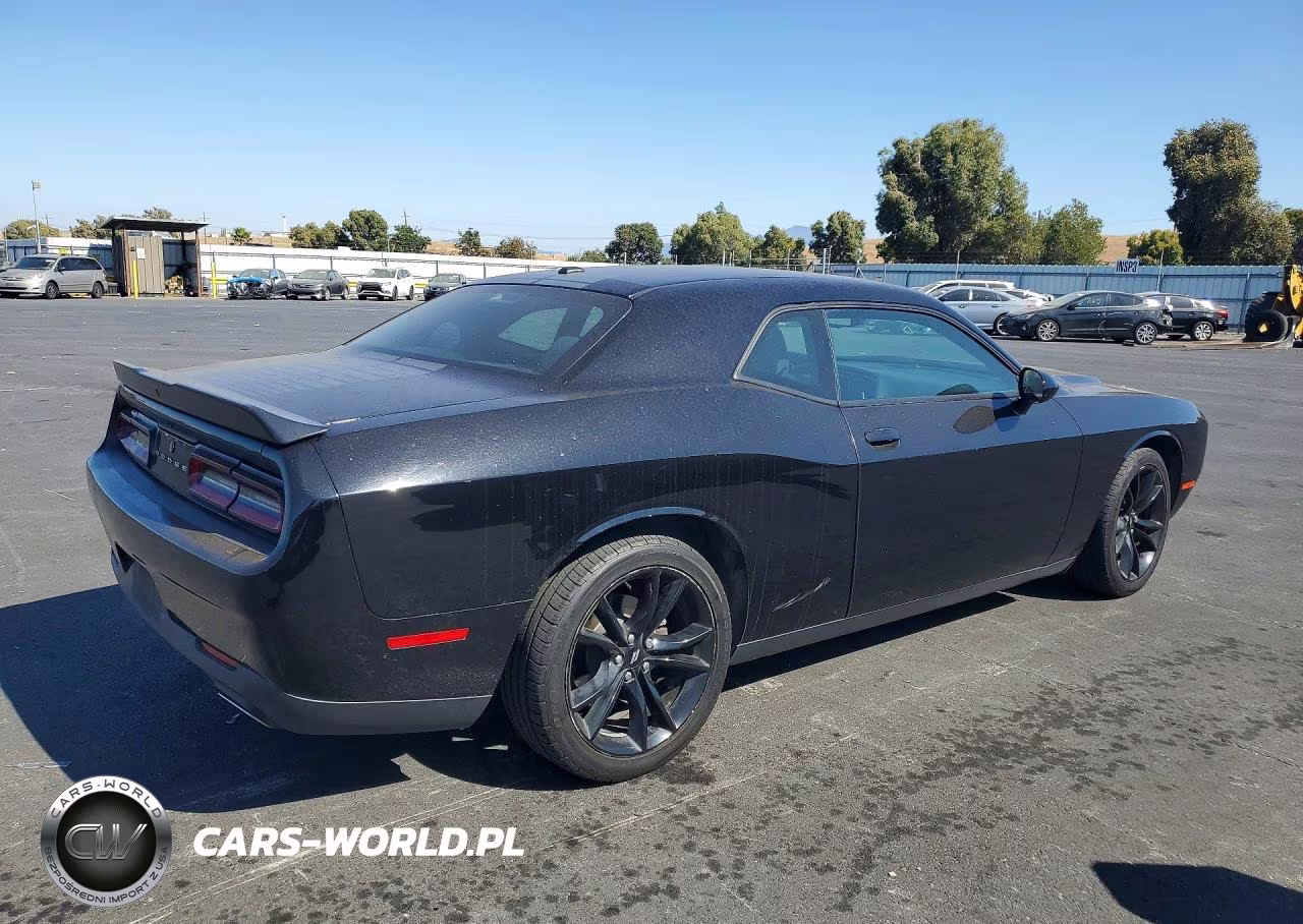 2017 Dodge Challenger Sxt VIN:2C3CDZAGXHH640679 - 3
