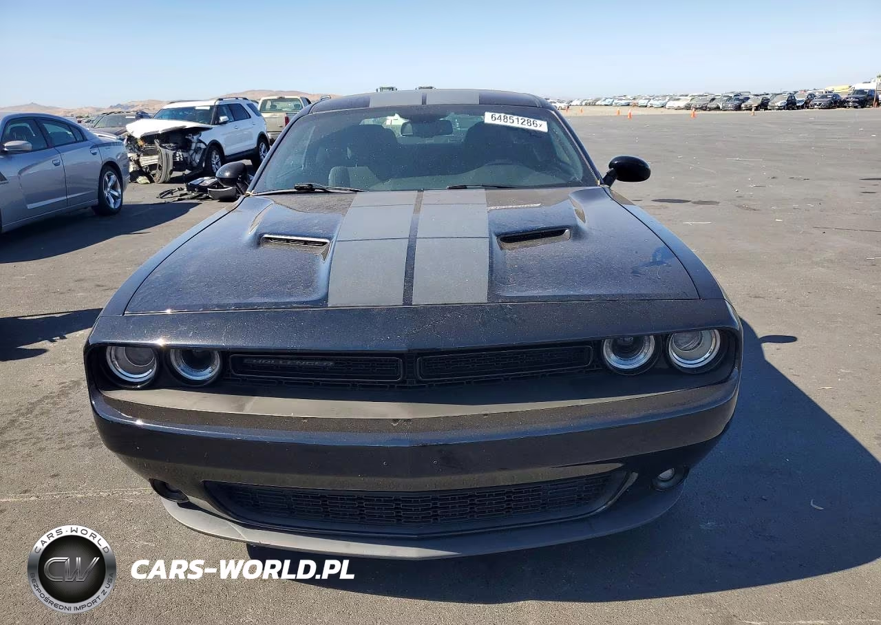 2017 Dodge Challenger Sxt VIN:2C3CDZAGXHH640679 - 5