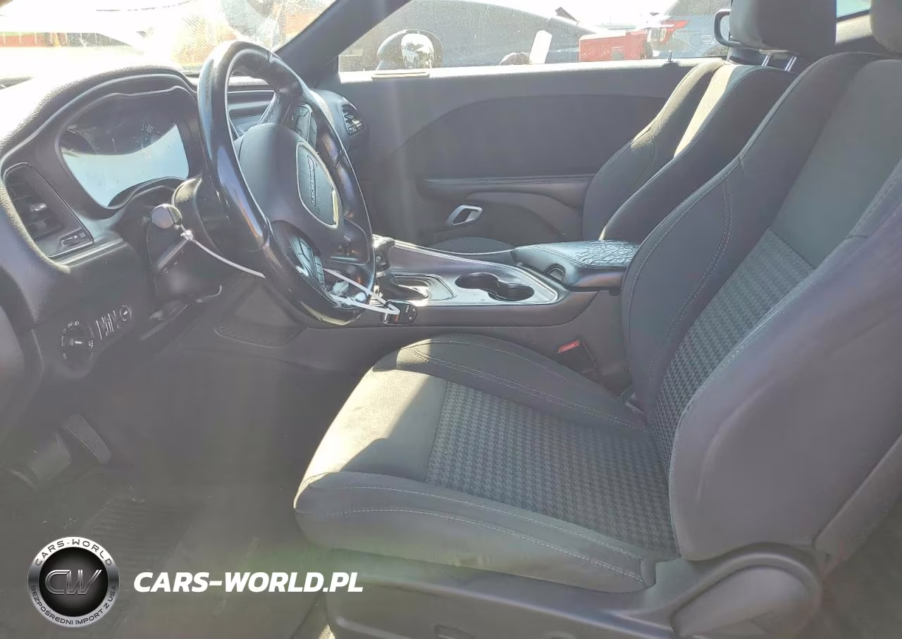 2017 Dodge Challenger Sxt VIN:2C3CDZAGXHH640679 - 7