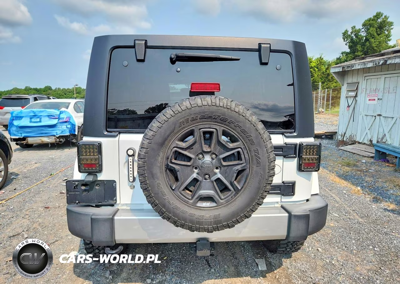 2016 Jeep Wrangler Unlimited Sahara VIN:1C4HJWEG5GL312963 - 6