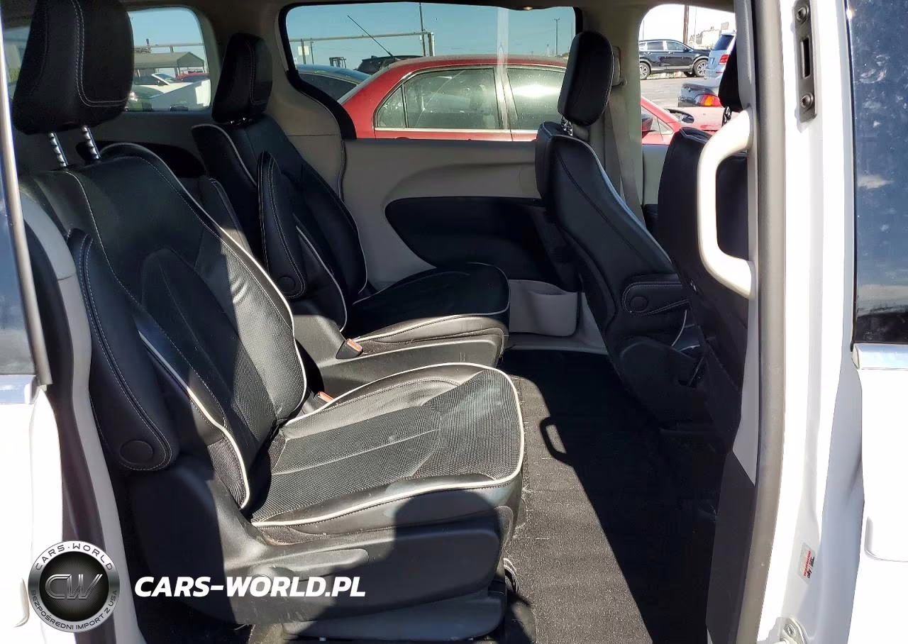 2023 Chrysler Pacifica Hybrid Limited VIN:2C4RC1S70PR599559 - 11