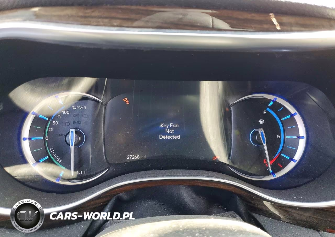 2023 Chrysler Pacifica Hybrid Limited VIN:2C4RC1S70PR599559 - 9