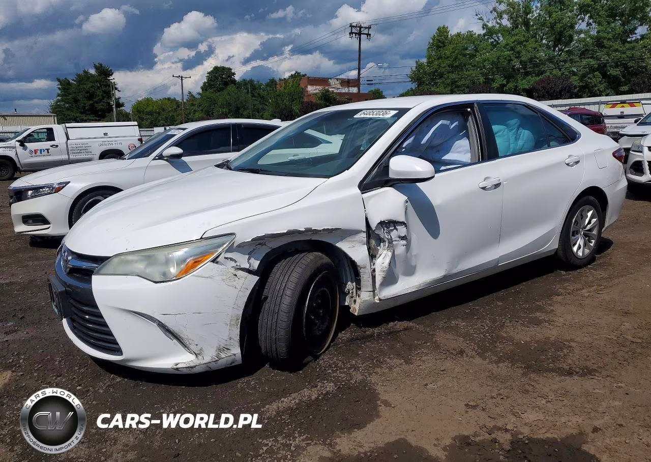 2015 Toyota Camry Le – zdjęcie 1 z 12