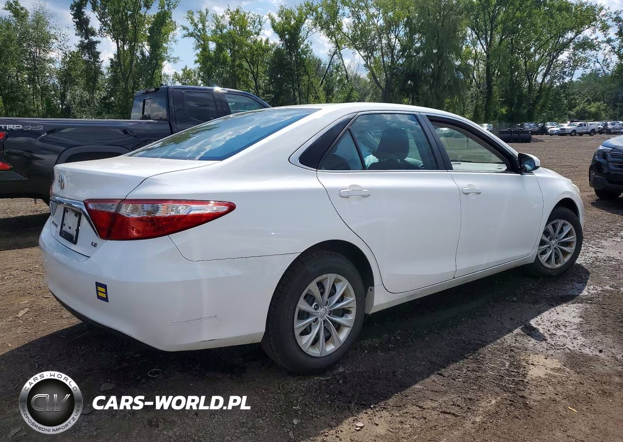2015 Toyota Camry Le VIN:4T4BF1FK7FR514498 - 3