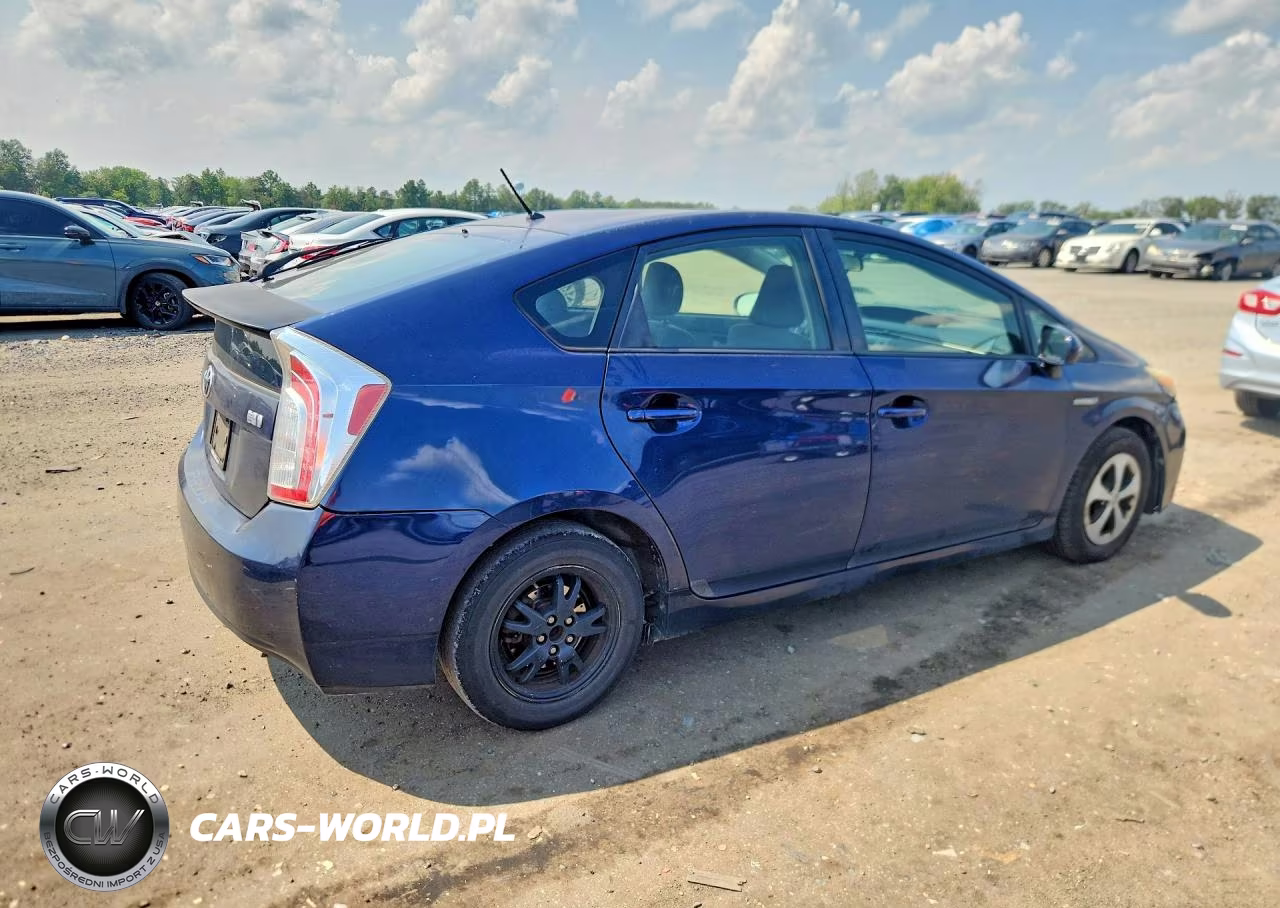 2013 Toyota Prius Two VIN:JTDKN3DU1D1634801 - 3
