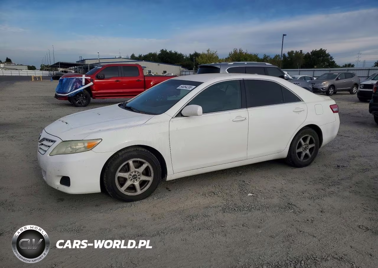 2011 Toyota Camry Le – zdjęcie 1 z 12