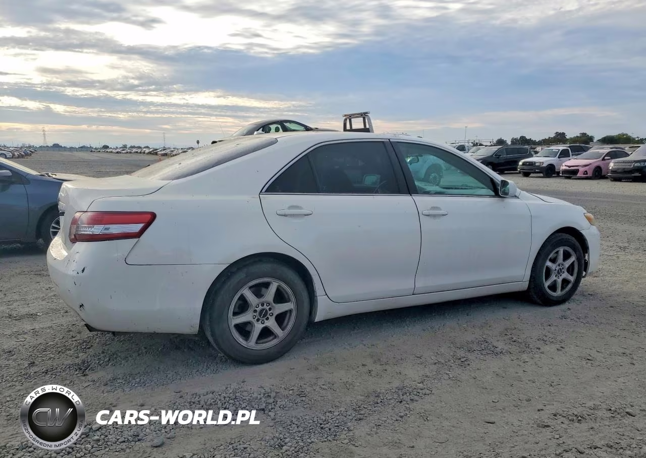 2011 Toyota Camry Le VIN:4T1BF3EK8BU588661 - 3