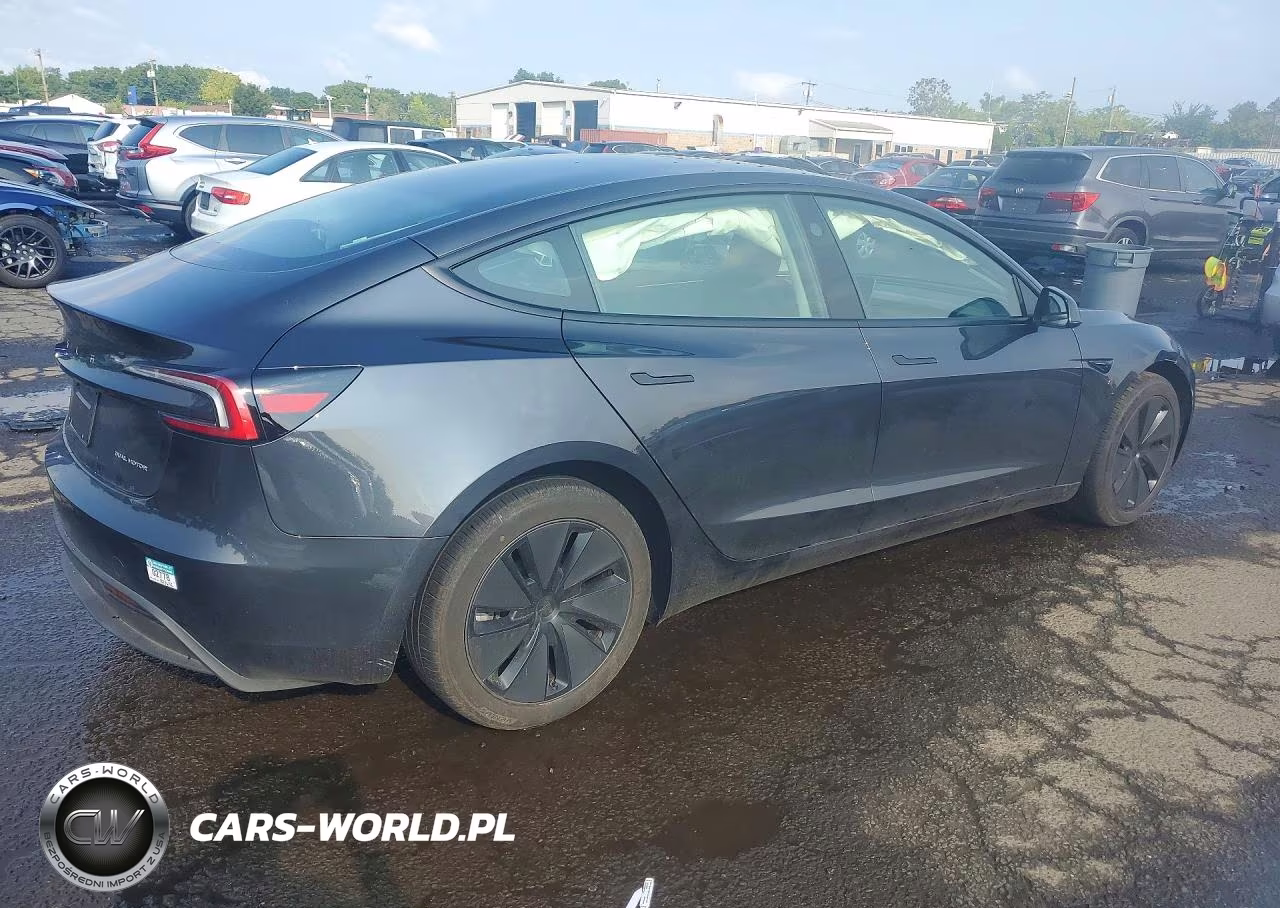 2025 Tesla Model 3 VIN:5YJ3E1EBXSF889831 - 3