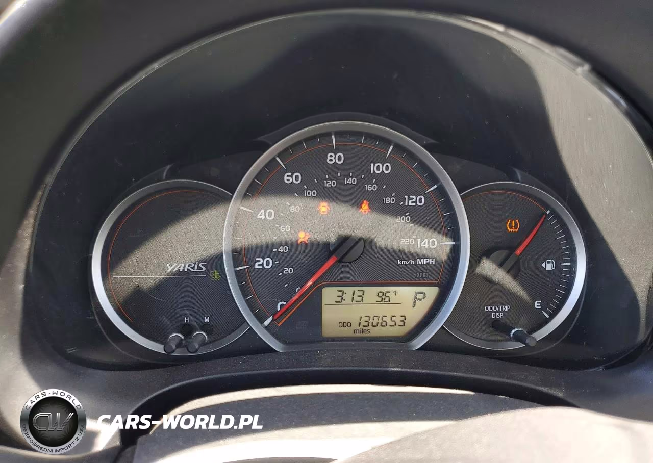 2014 Toyota Yaris 5-Door Le VIN:JTDKTUD37ED573585 - 9