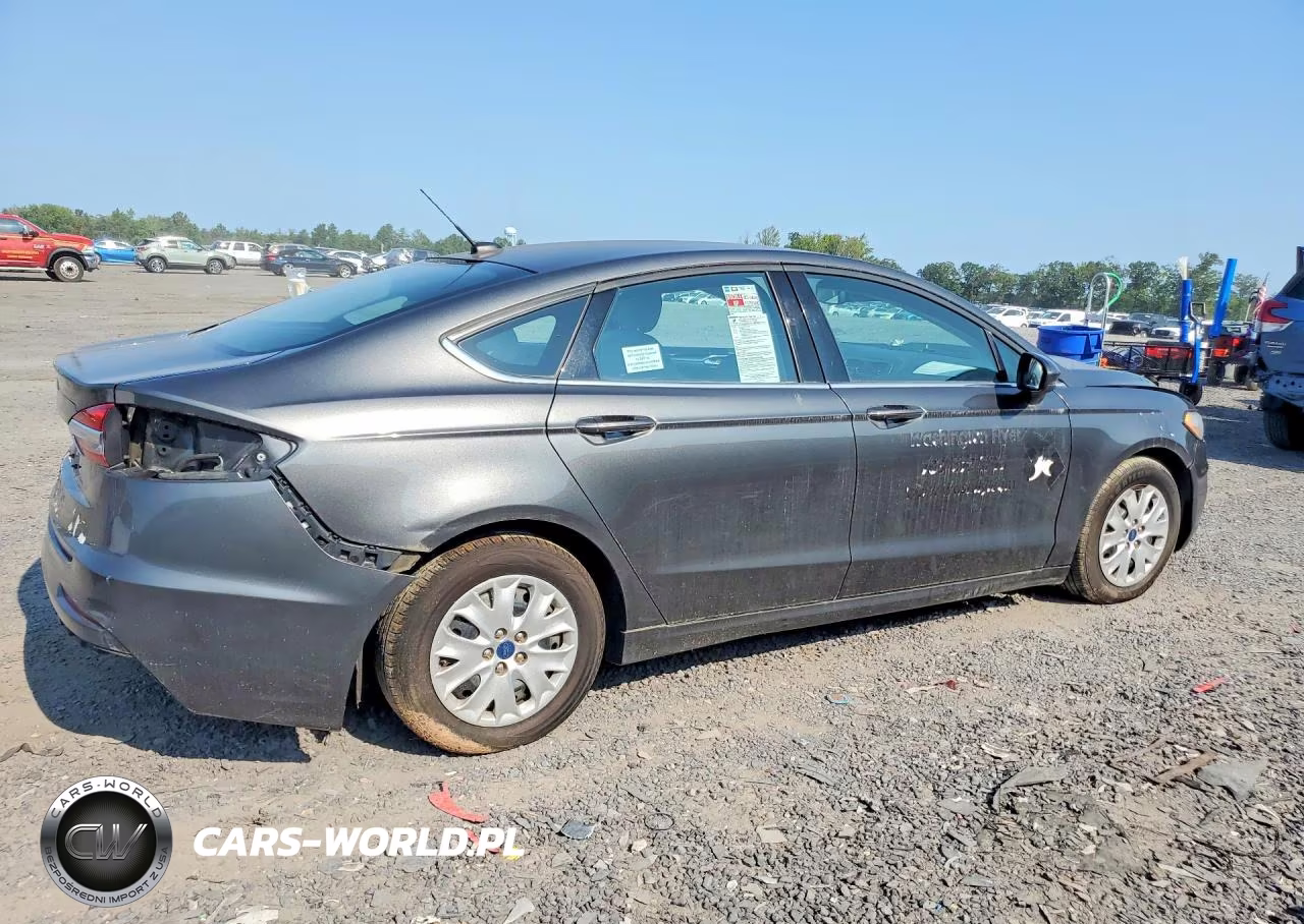 2019 Ford Fusion S VIN:3FA6P0G76KR229705 - 3