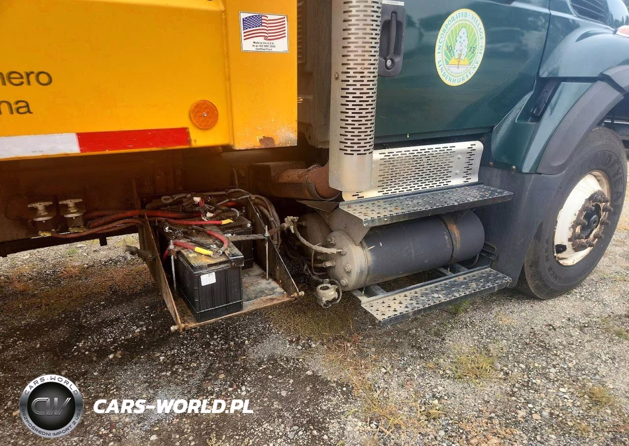 2016 International 7400 Refuse Truck VIN:1HTWGAAT0GH192538 - 13