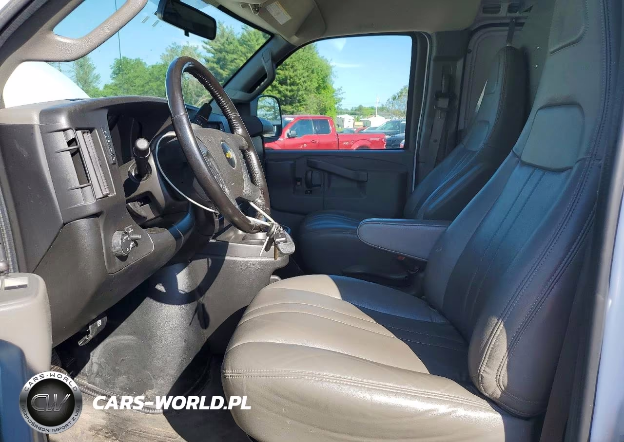 2021 Chevrolet Express G2500 VIN:1GCWGAFP1M1257118 - 7