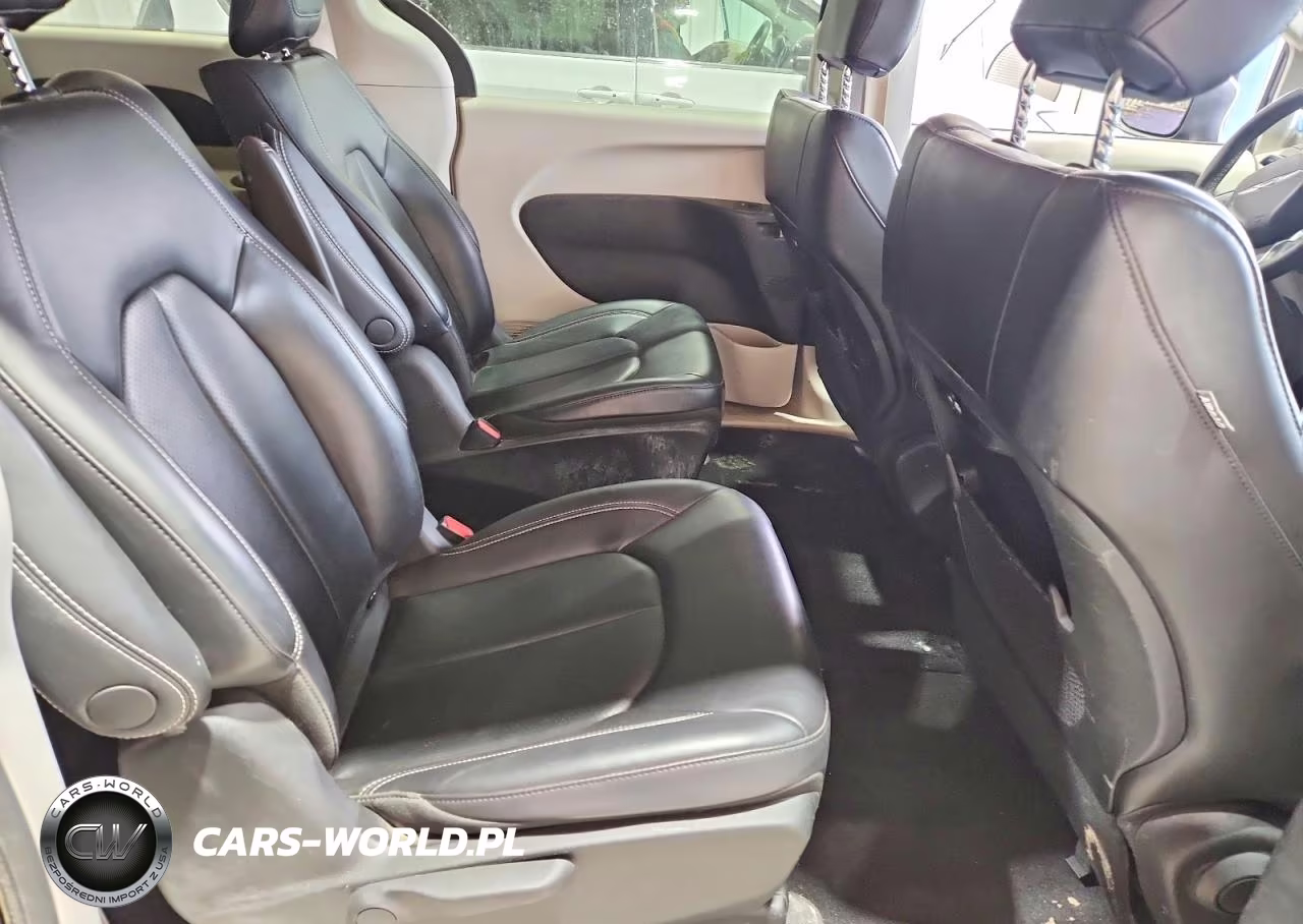 2023 Chrysler Pacifica Hybrid Touring L VIN:2C4RC1L75PR572694 - 11