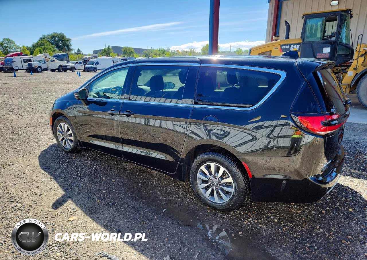 2023 Chrysler Pacifica Hybrid Touring L VIN:2C4RC1L75PR572694 - 2