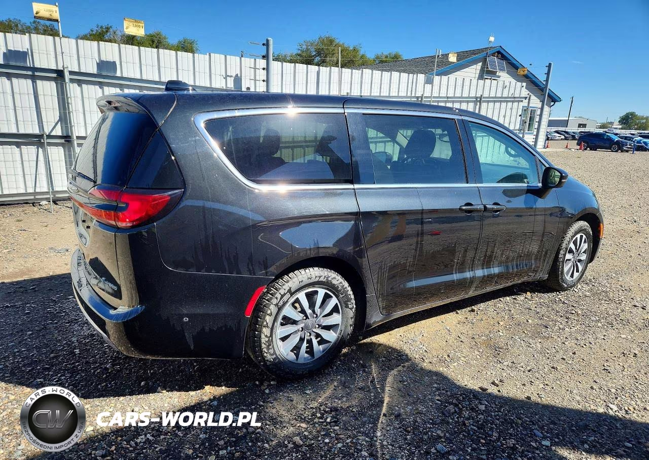 2023 Chrysler Pacifica Hybrid Touring L VIN:2C4RC1L75PR572694 - 3
