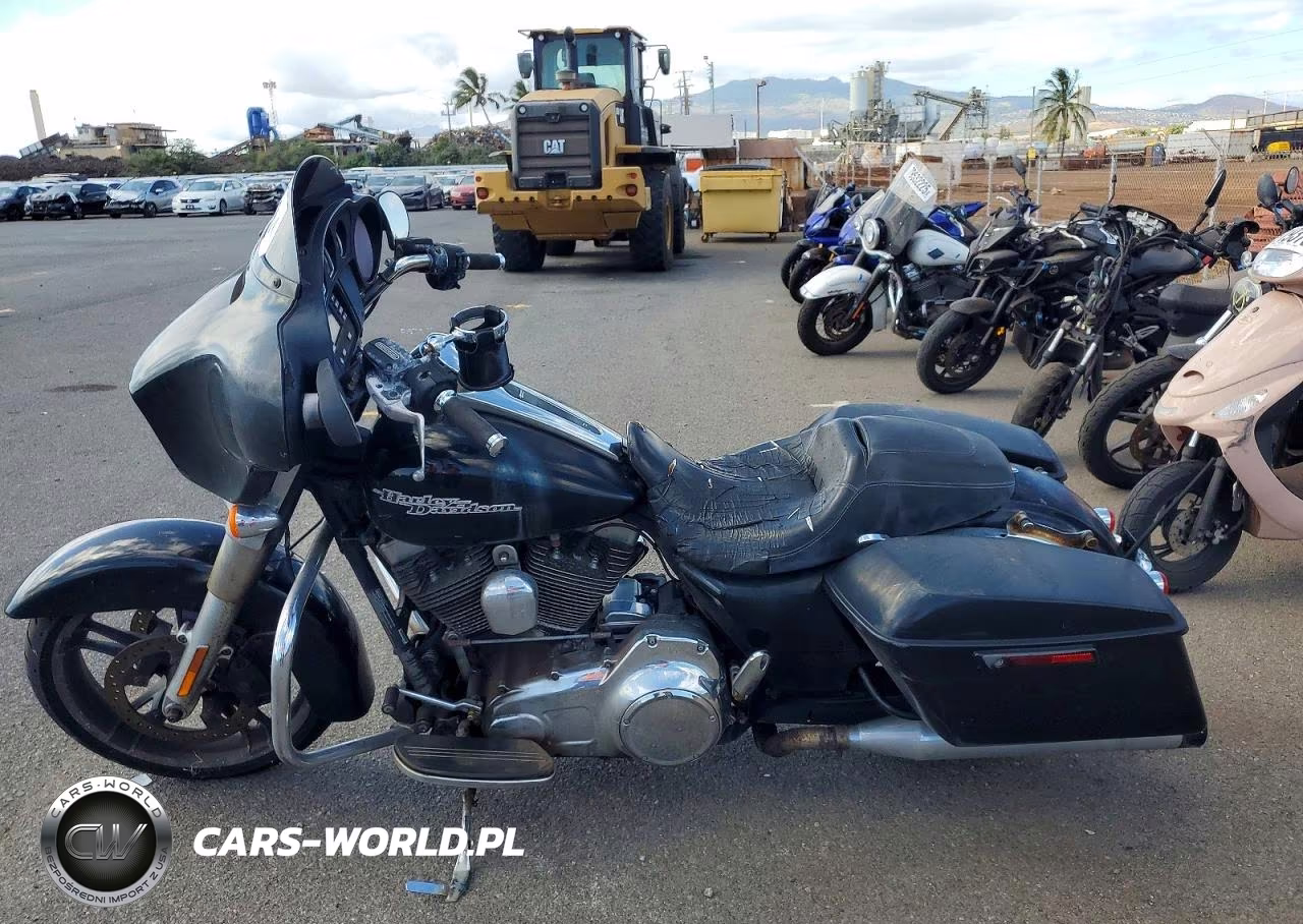 2016 Harley-Davidson Flhx Street Glide VIN:1HD1KBM14GB607903 - 3