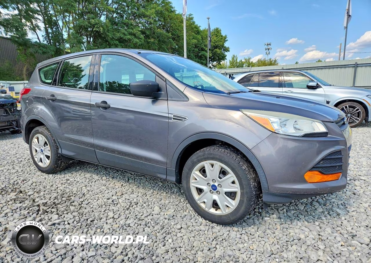 2013 Ford Escape S VIN:1FMCU0F70DUA82747 - 4