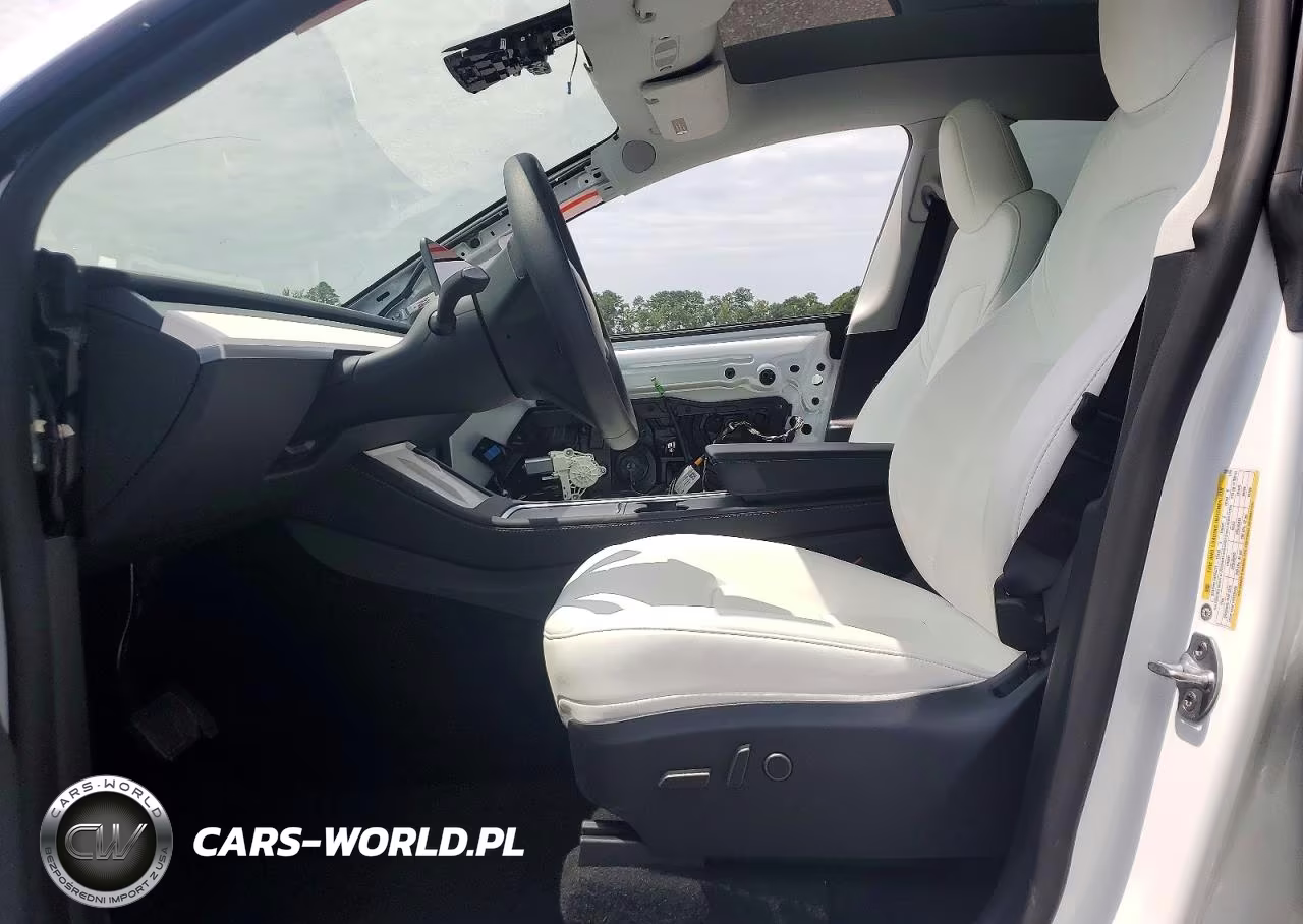 2025 Tesla Model Y VIN:7SAYGDEE9SA370183 - 7