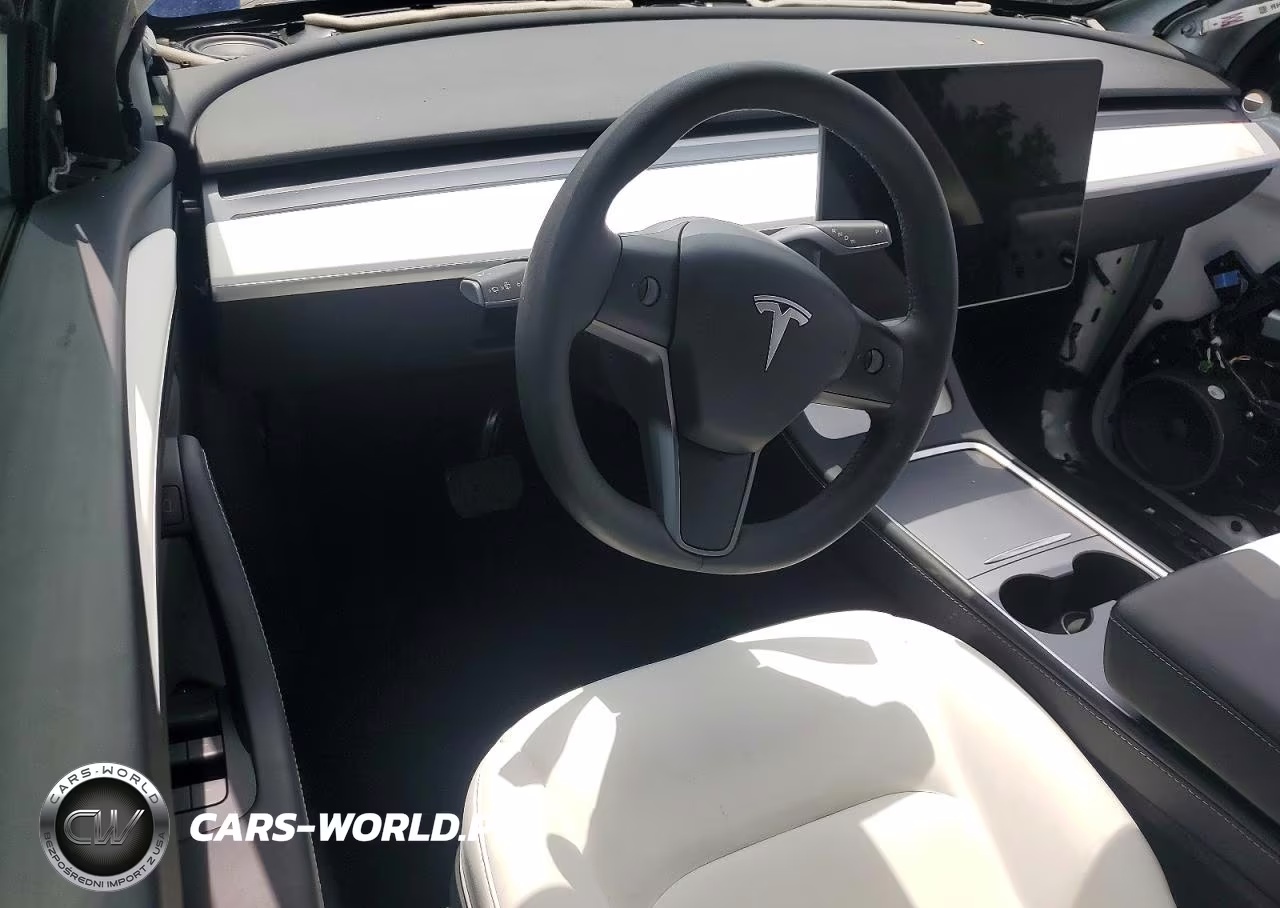 2025 Tesla Model Y VIN:7SAYGDEE9SA370183 - 8