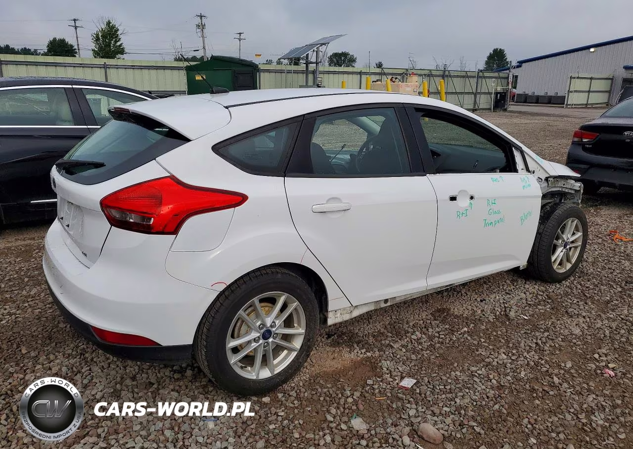 2017 Ford Focus Se VIN:1FADP3K2XHL247345 - 3