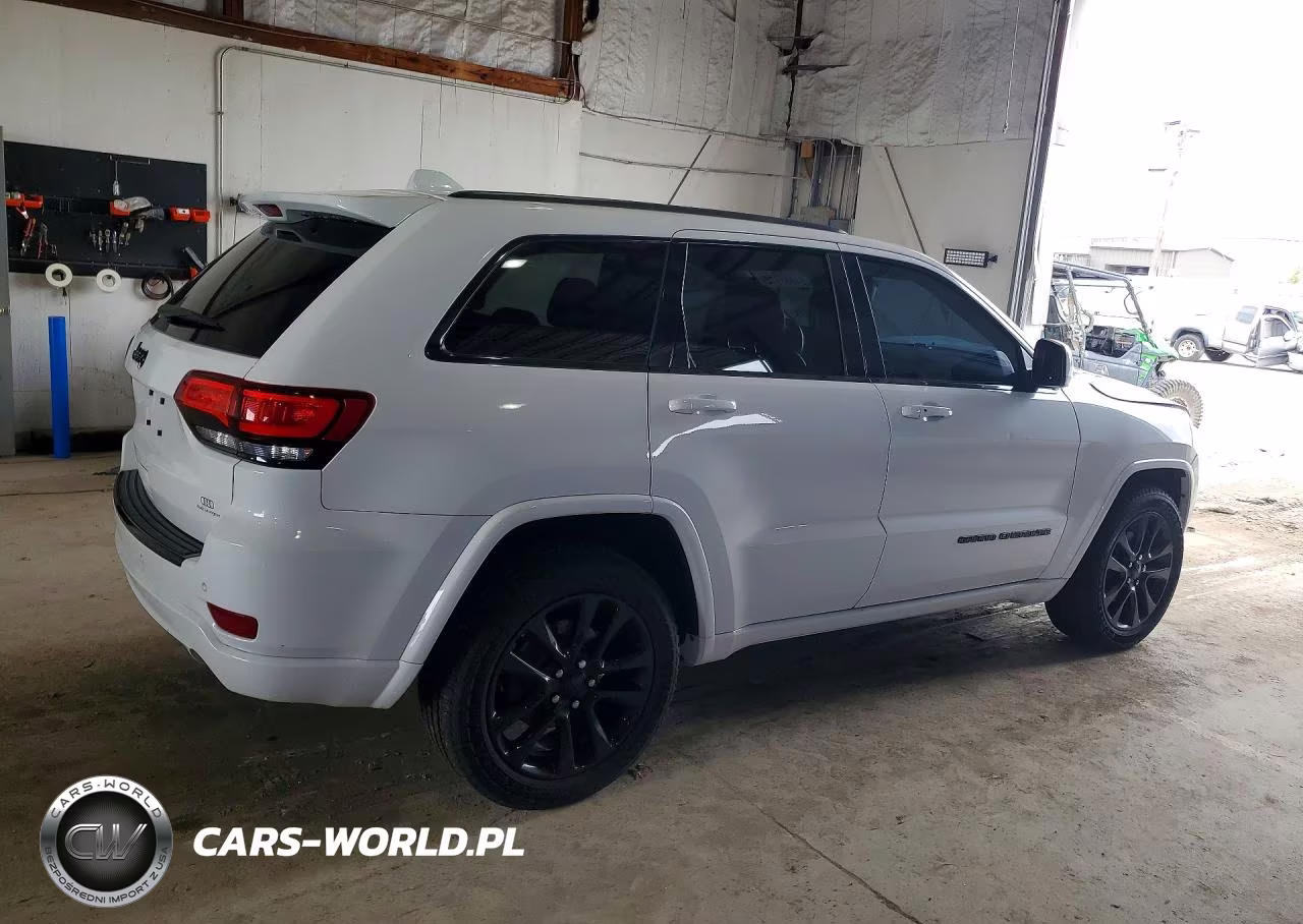 2018 Jeep Grand Cherokee Laredo VIN:1C4RJFAG9JC197799 - 3