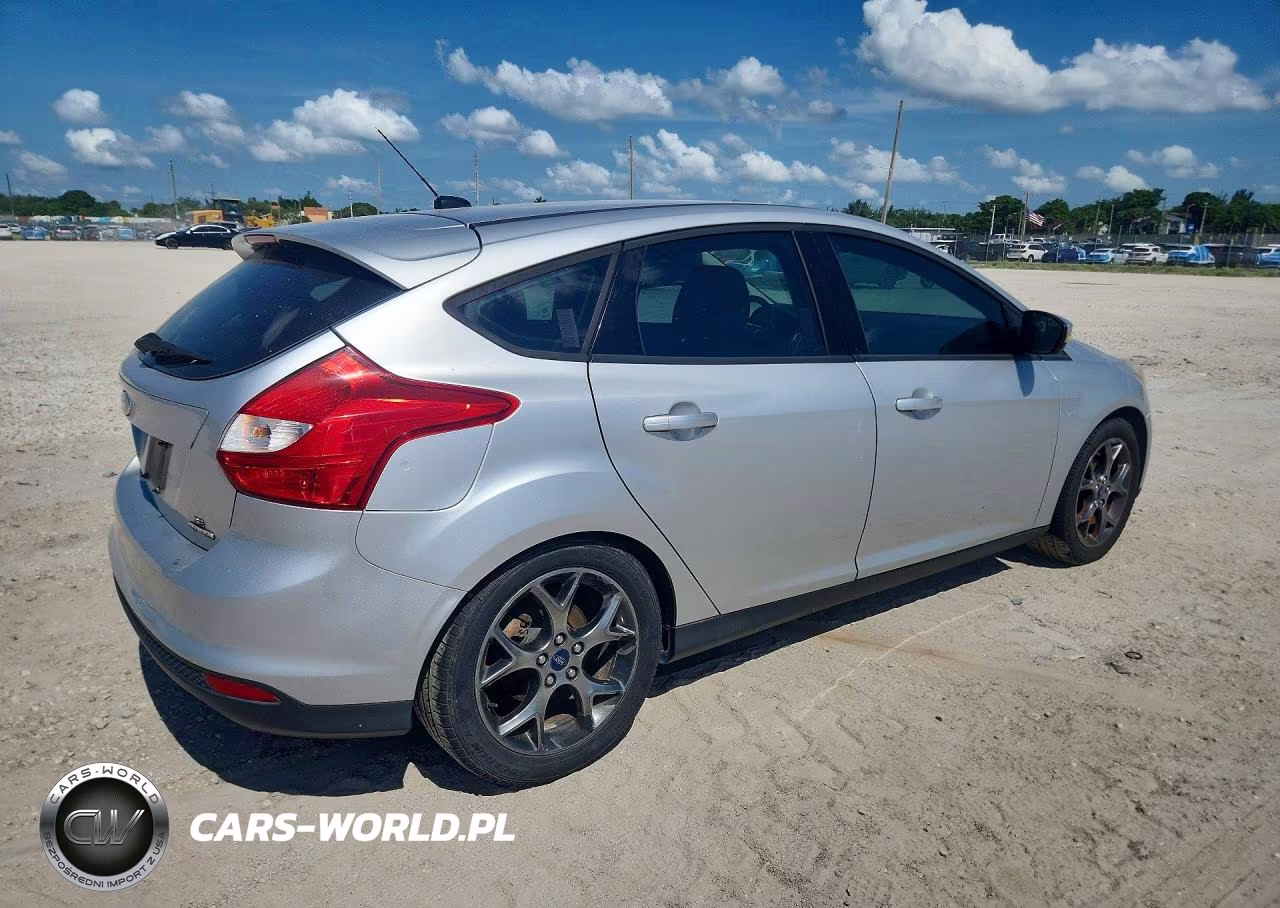 2014 Ford Focus Se VIN:1FADP3K25EL251895 - 3
