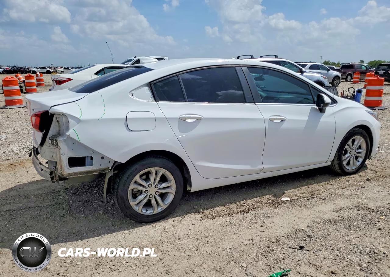 2019 Chevrolet Cruze Lt VIN:1G1BE5SM9K7108515 - 3