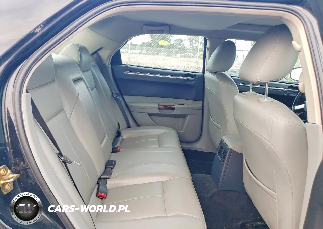 2007 Chrysler 300 Touring VIN:2C3KA53G47H658023 - 10