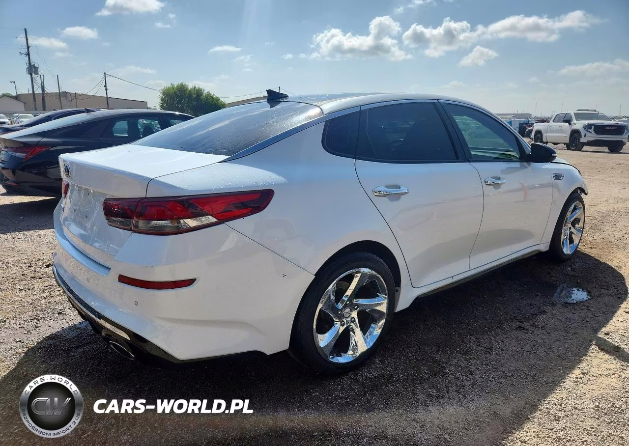 2020 Kia Optima Special Edition VIN:5XXGT4L38LG437461 - 3