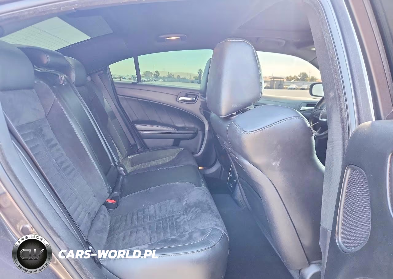 2019 Dodge Charger Scat Pack VIN:2C3CDXGJ5KH530847 - 10