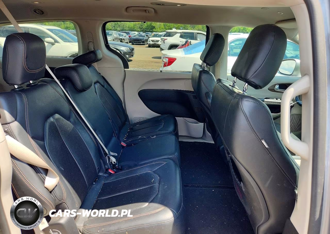 2019 Chrysler Pacifica Touring L VIN:2C4RC1BG0KR681302 - 11