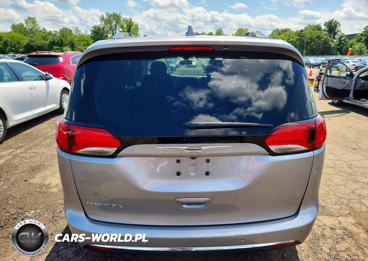 2019 Chrysler Pacifica Touring L VIN:2C4RC1BG0KR681302 - 6