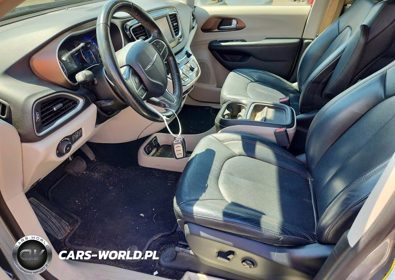 2019 Chrysler Pacifica Touring L VIN:2C4RC1BG0KR681302 - 7