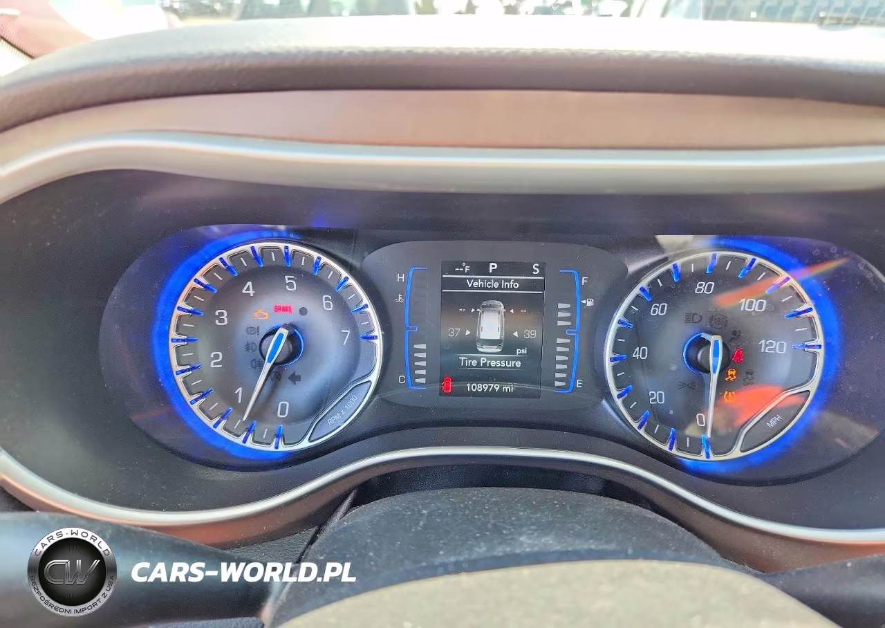 2019 Chrysler Pacifica Touring L VIN:2C4RC1BG0KR681302 - 9
