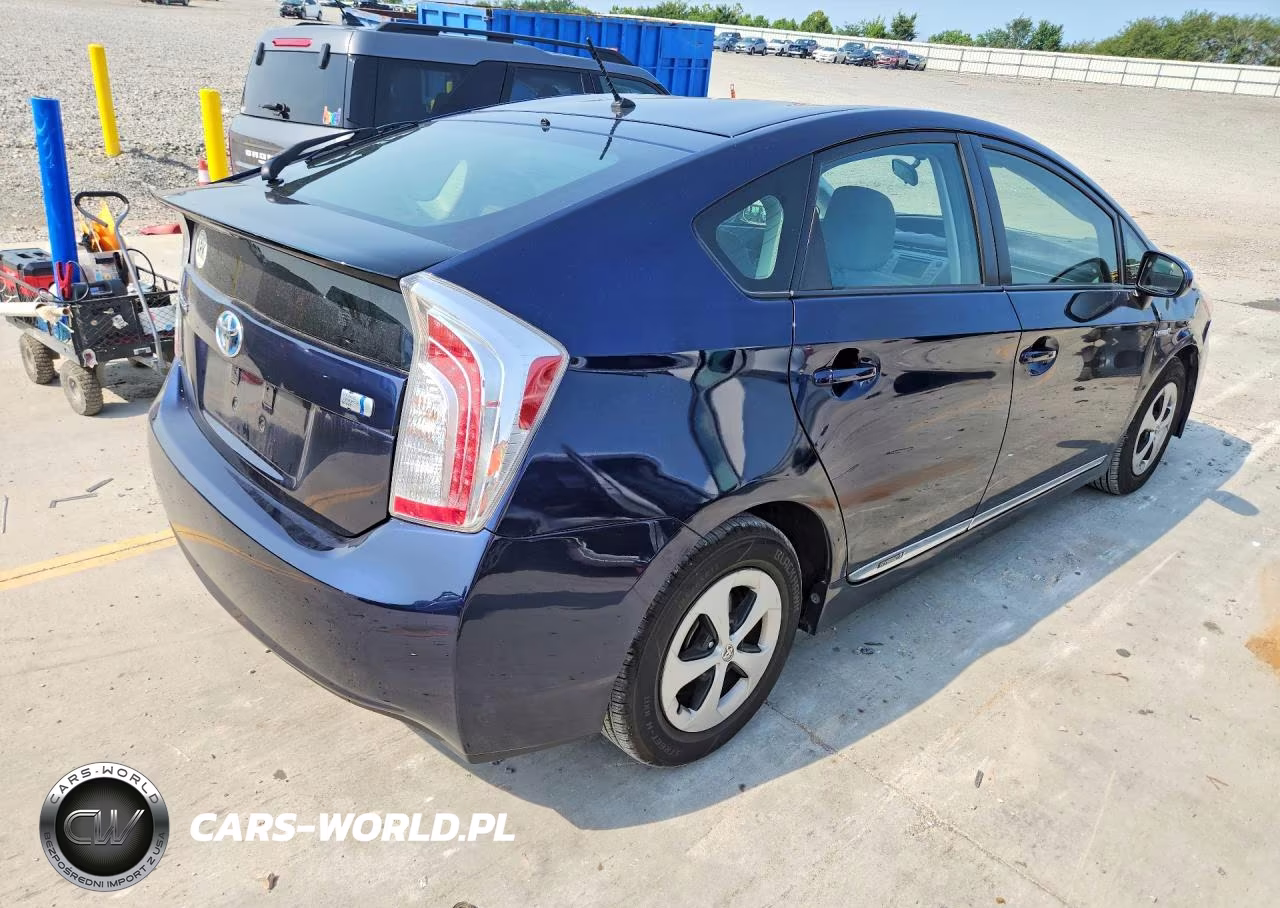 2014 Toyota Prius Two VIN:JTDKN3DU1E1777605 - 3
