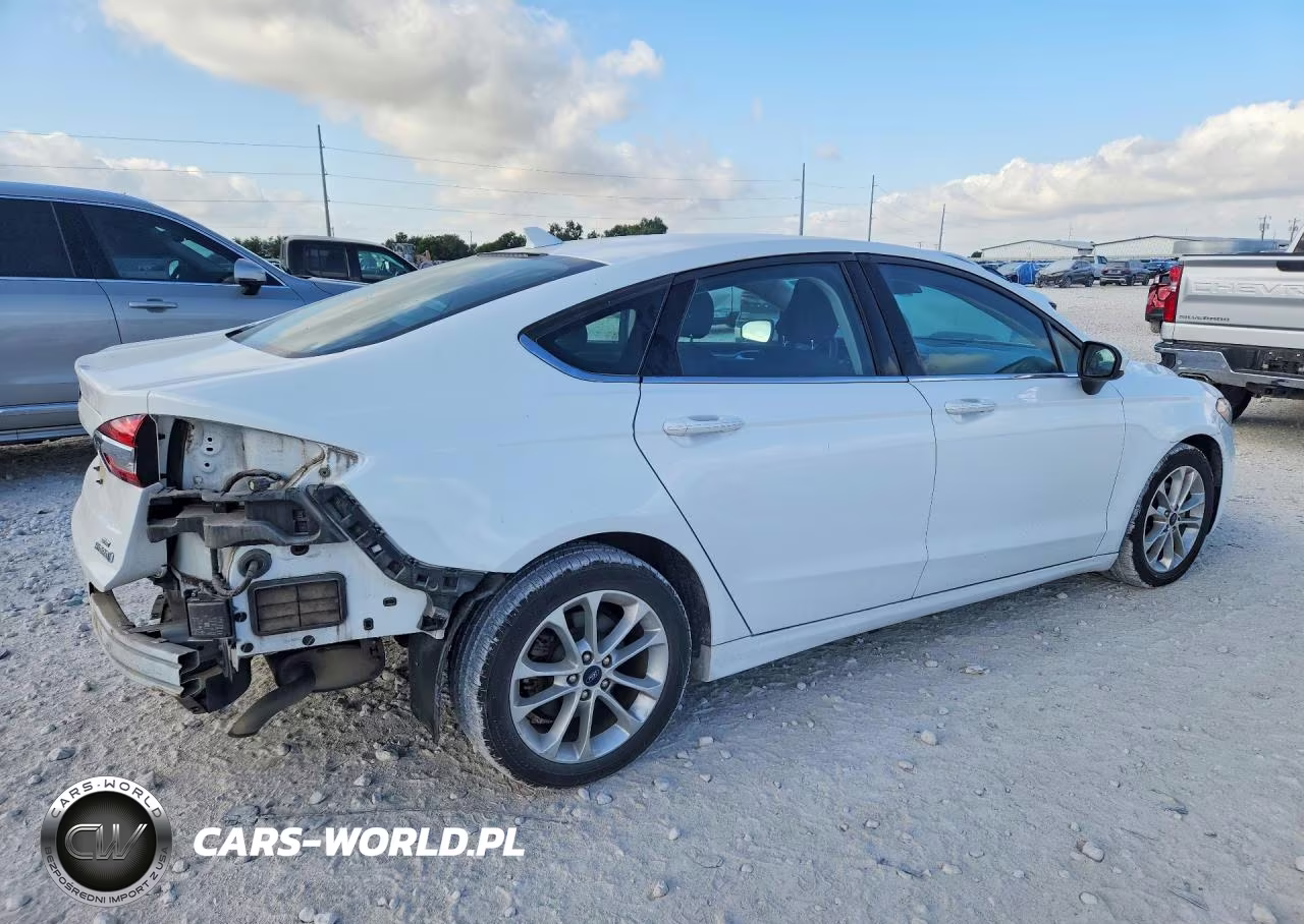2019 Ford Fusion Se VIN:3FA6P0LU7KR116695 - 3