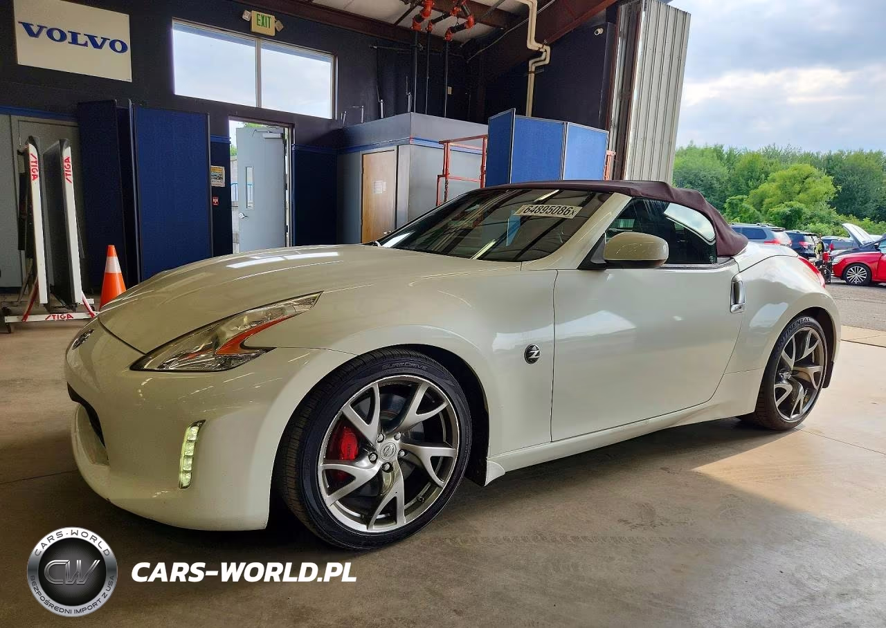 2017 Nissan 370Z Roadster – zdjęcie 1 z 12
