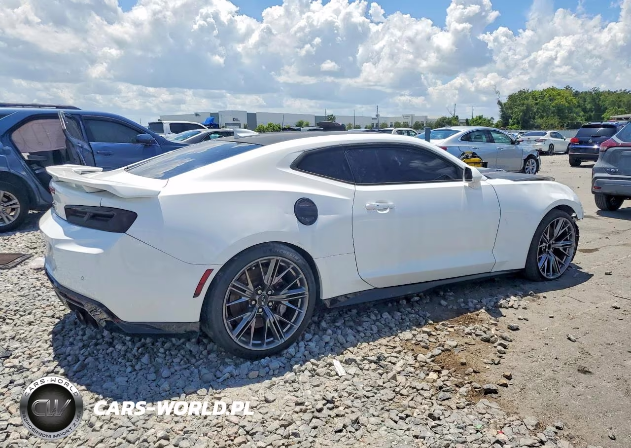 2018 Chevrolet Camaro Zl1 VIN:1G1FK1R6XJ0119847 - 3
