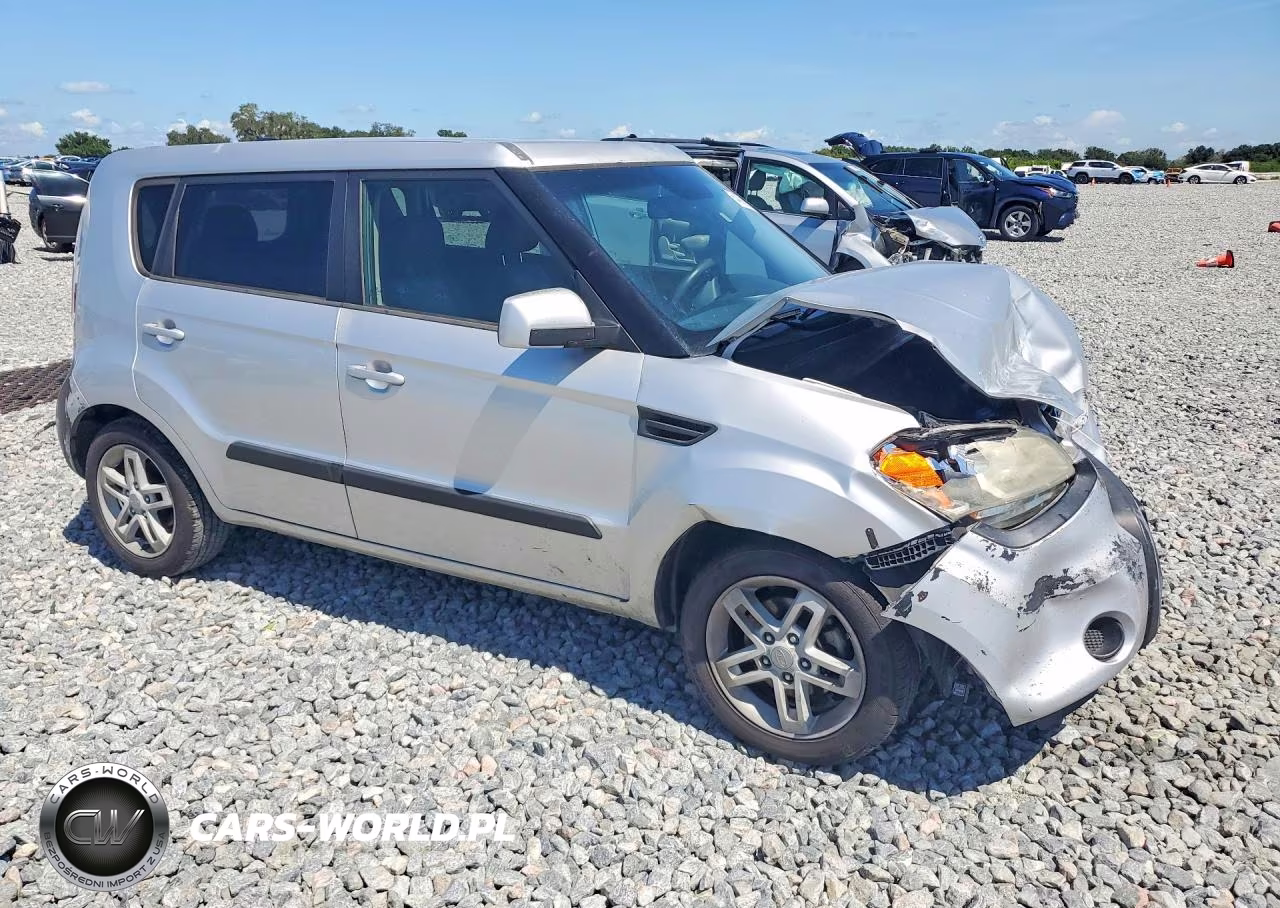 2011 Kia Soul + VIN:KNDJT2A27B7711728 - 4