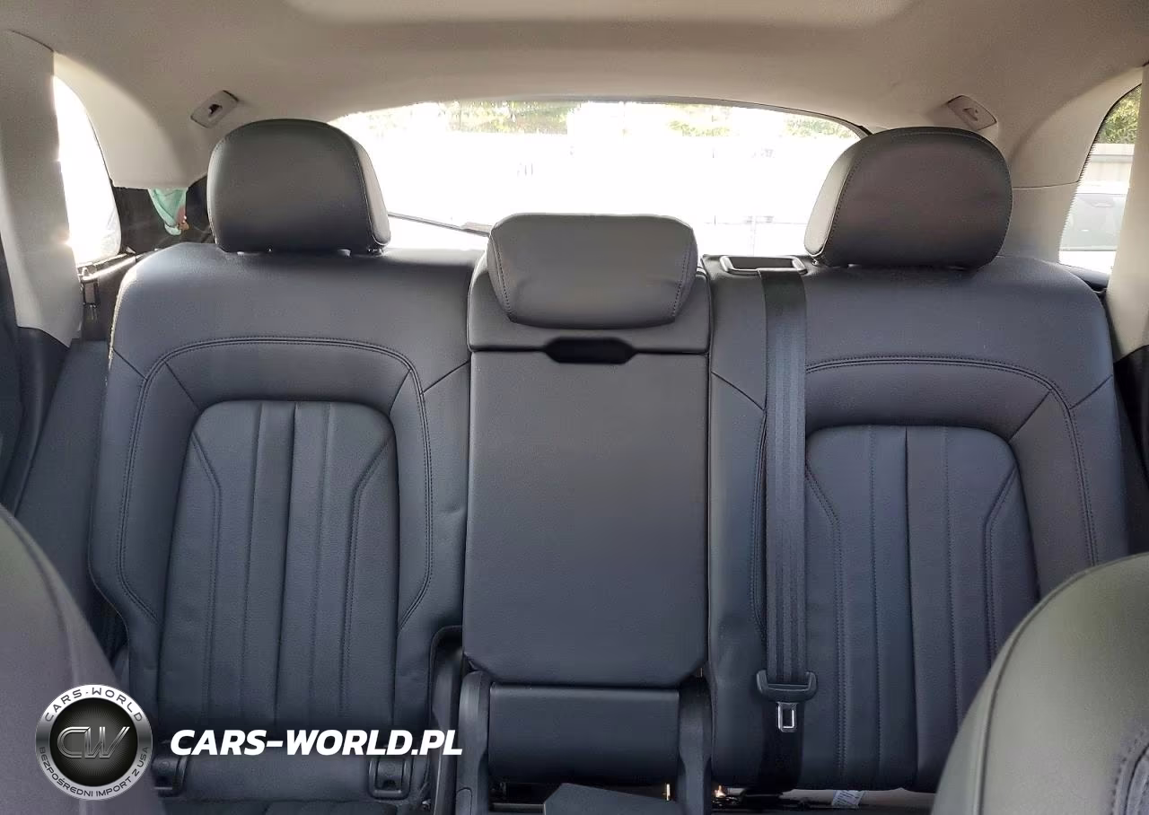 2018 Audi Q5 Premium Plus VIN:WA1BNAFY1J2077022 - 10