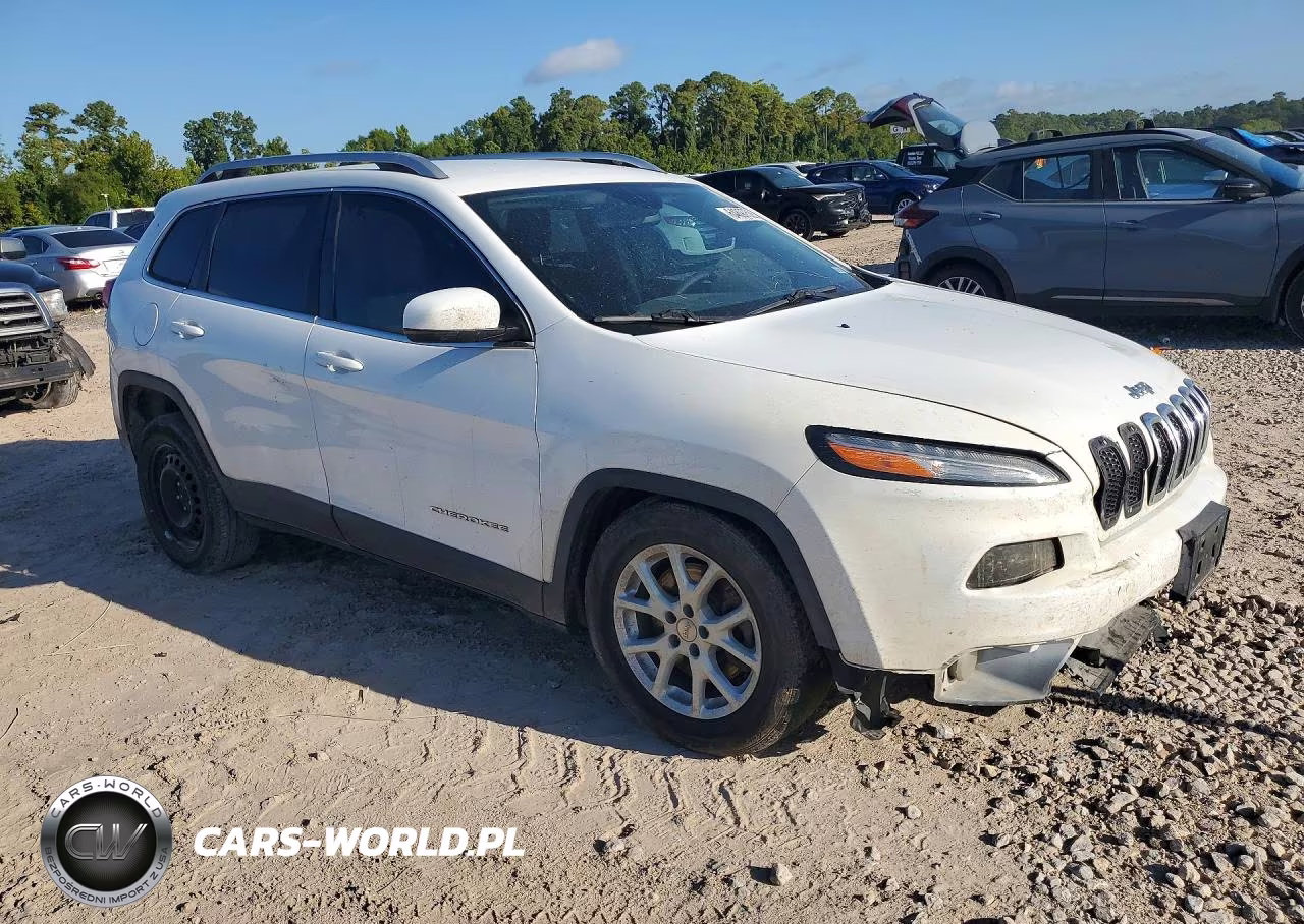 2017 Jeep Cherokee Latitude VIN:1C4PJLCB0HW604151 - 4
