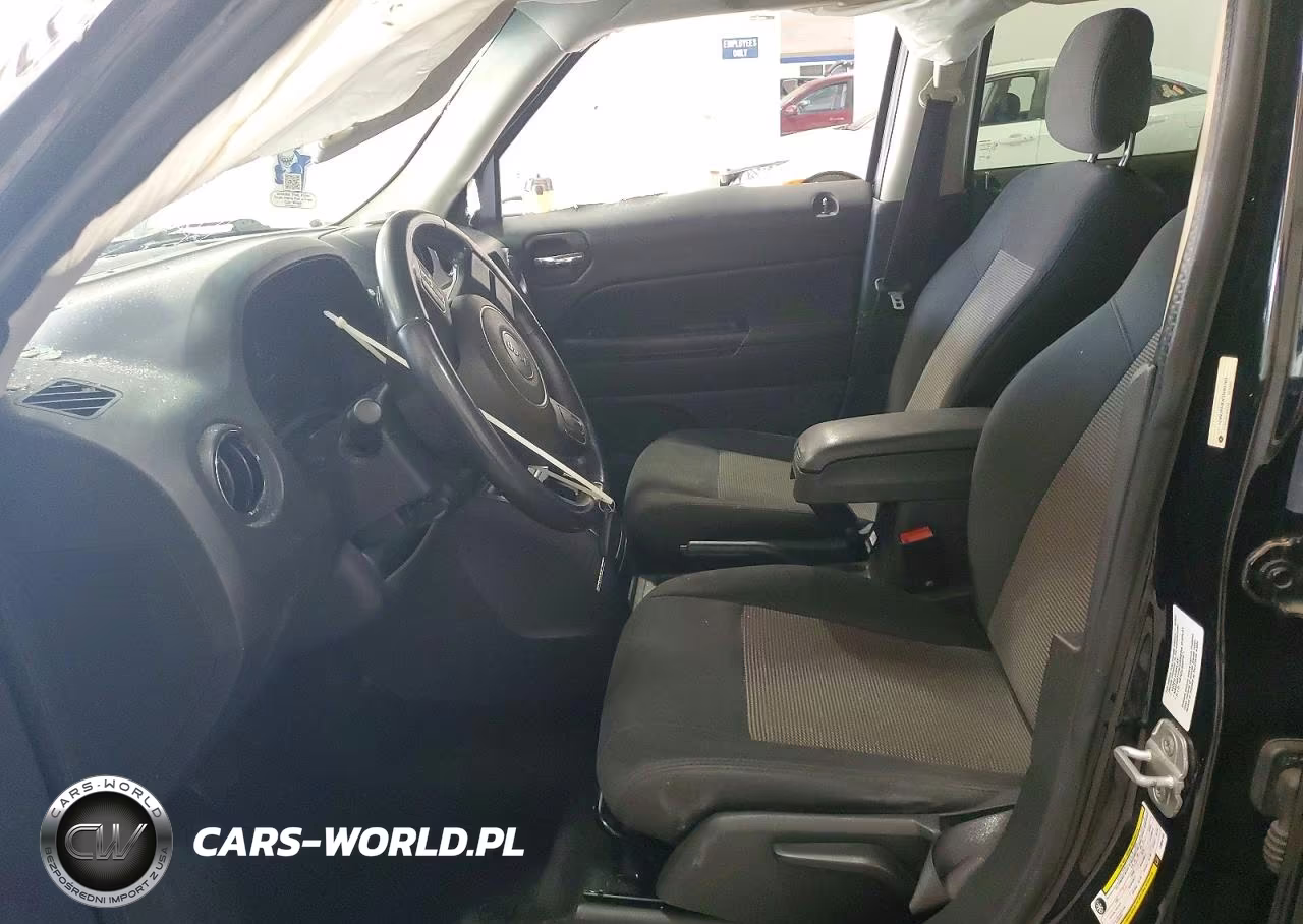 2012 Jeep Patriot Latitude VIN:1C4NJPFB3CD696760 - 7