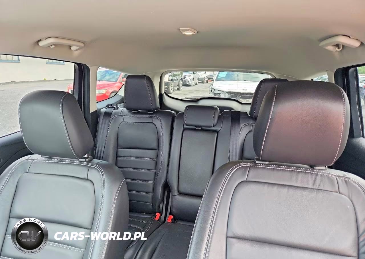 2019 Ford Escape Titanium VIN:1FMCU9J96KUB44193 - 10