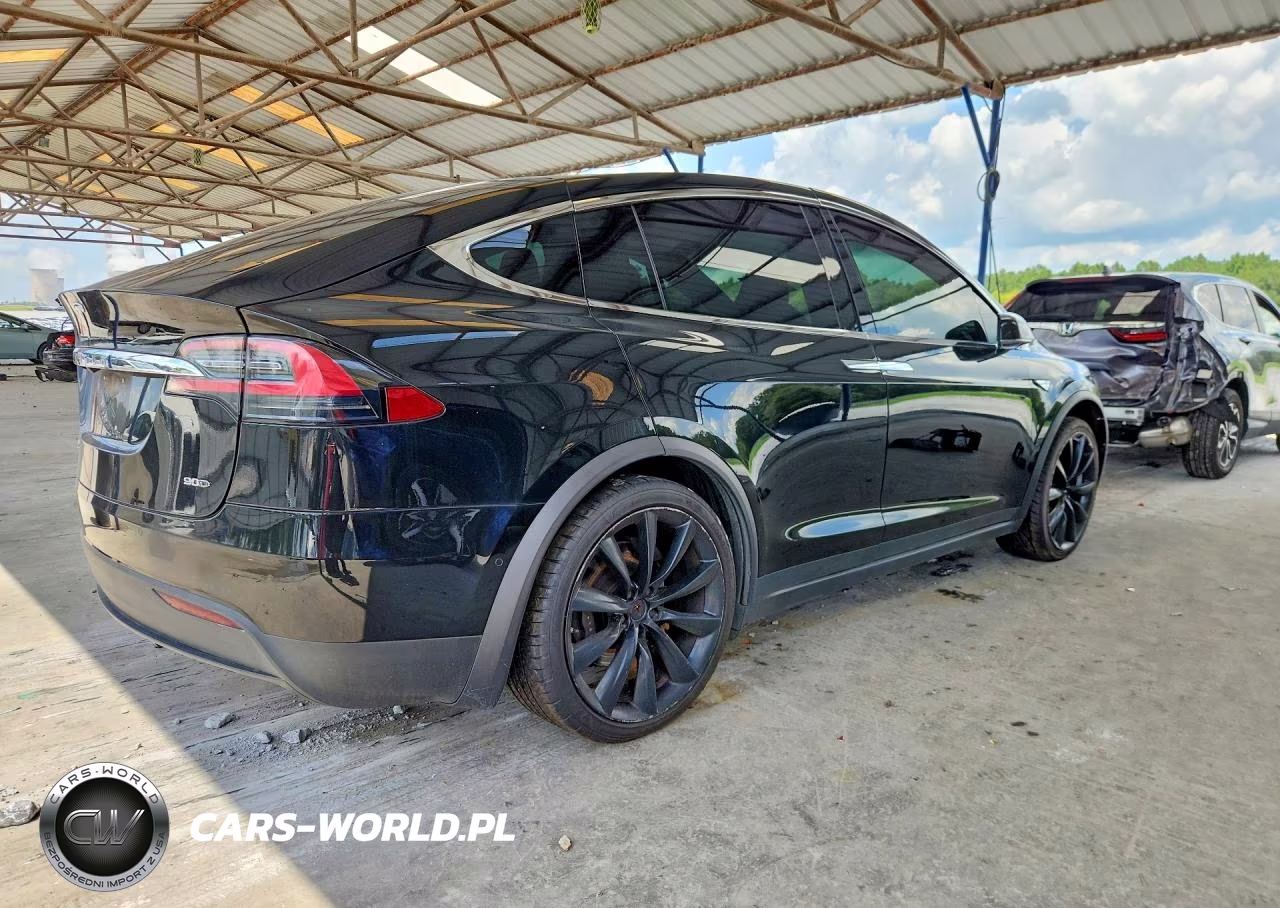 2016 Tesla Model X VIN:5YJXCAE28GF002368 - 3