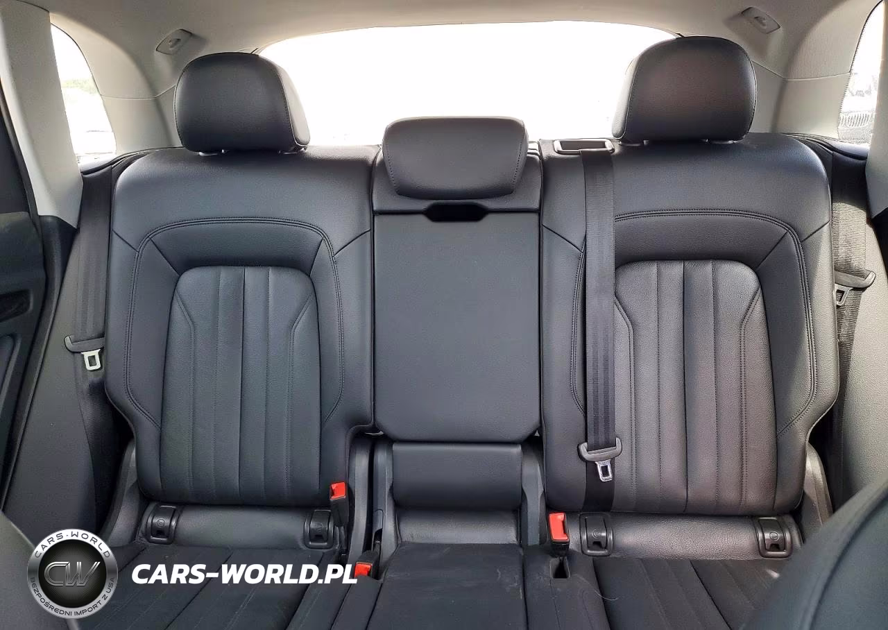 2019 Audi Q5 Premium VIN:WA1ANAFYXK2034702 - 10