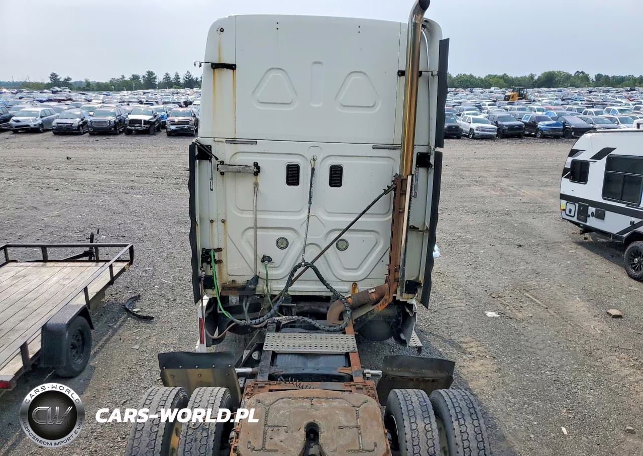 2011 Freightliner Cascadia Semi Truck VIN:1FUJGLBG8BSAW3765 - 6